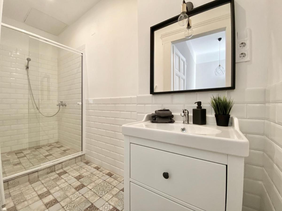 Standard Apartment By Hi5 - 2 Bedroom Suite In The Center Βουδαπέστη Εξωτερικό φωτογραφία